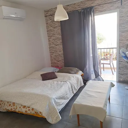 Spacious 1 Bedroom In Center Of Lägenhet