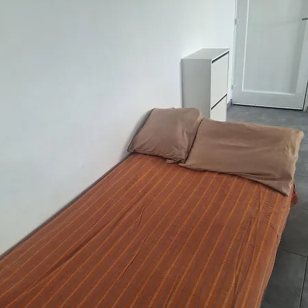 Spacious 1 Bedroom In Center Of شقة